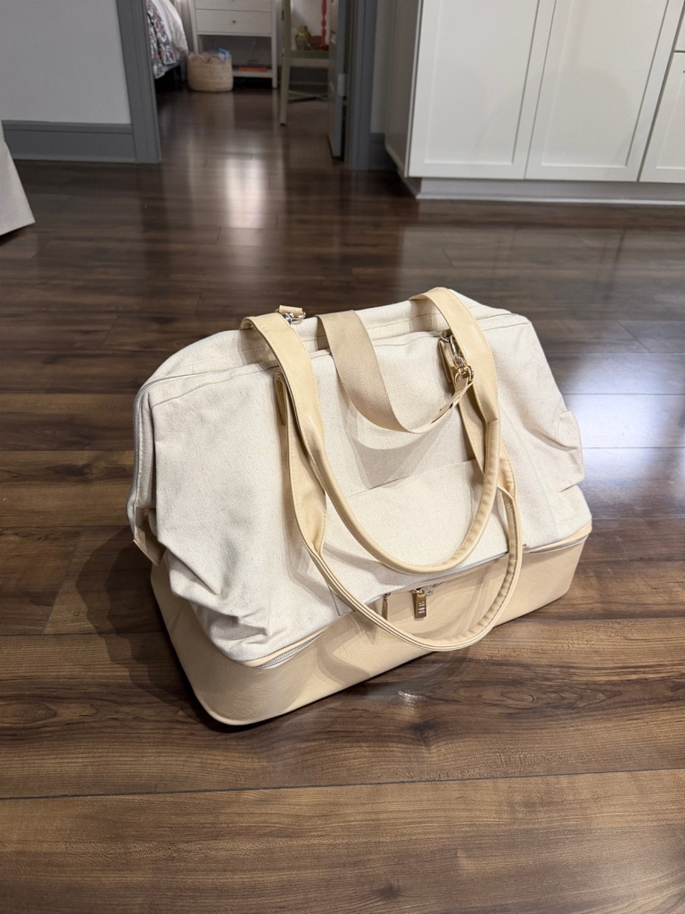 Beis Weekender Bag in Beige
